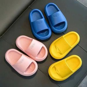 Pantofole per bambini pannelli da bagno estate a colori solidi anti-slip sola pannelli per bambini di 2-8 anni ragazzi e ragazze simpatiche pantofole domestiche