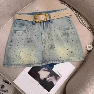 Kadınlar parlak gül çiçek rahatlama desen rhinestone yama denim etek ve güvenlik şortları içinde smlxlxxl3xl.