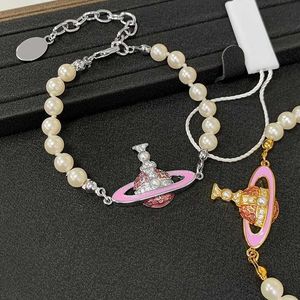 Designer Westwood Temperament Pink Saturn Pearl Armband Womens Light Luxury Niche Exquisite Full Diamond High Version