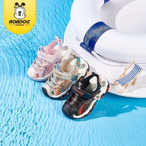 Bobdog House Design Versão unissex infantil sandálias respiráveis e respiráveis Sapatos de água de praia duráveis para as atividades ao ar livre da menina BMT22243