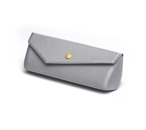 Tillgängliga skådespelerskåp Proterabel Light Triangular Fold Glasses Case Gelglas Solglasögon Skydd Hard Box 10pcslot1440255