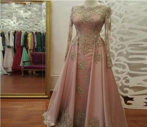 Blush Rose Gold Long Sleeve Prom -klänningar för kvinnor bär spetsapplikationer Crystal Abiye Dubai Caftan Muslim Evening Party Gowns 20199345082