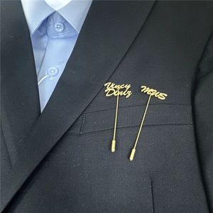 Pin per spilla da 1-2 nomi personalizzati in acciaio inossidabile per spillo da bavaglio personalizzato per uomo da uomo Donni quotidiani Gift di gioielli 240507