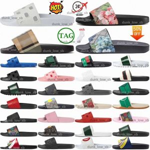 Sandały designerskie zjeżdżalnia gumowa damska platforma plażowa Slajdy kapcie Slippers Sandal Sandal Brocad Brocad Gear Flat Tiger Damens Blooms Print Matelasse Summer