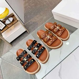Designer feminino Luz e luxuosos sapatos planos Triumph Sandálias de couro embelezadas abertas para calçados de fábrica de planos de fábrica de planos de fábrica