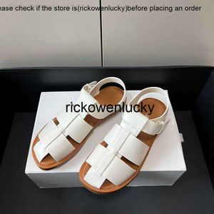 Raden Gaoding * Rad nisch Baotou Roman Sandals Pig Cage Shoes Sponge Cake Thick Soles Handvävd kohud Hålade skor