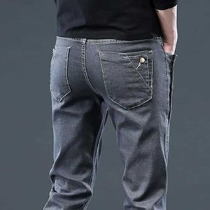 メンズジーンズコリアンデニムジーンズのための新しい高品質のストレッチスリムフィットデニムパンツファッションボタンデザインクール男性ズボンブランドY240507