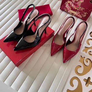 Kadın Slingback Retro Pompalar Luxurys Luxurys Kalite Tasarımcı Orta Topuk Toka Slingback Kapatma Metal Alfabe Zinciri Ayak Ayak Parçası Gerçek Deri Elbise Ayakkabı 8cm 35-41 5.7 02