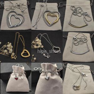 Dy Style Fashion Necklace: Love Necklace With Double Heart Buckle, hjärtformad färgglad halsband, Smile Necklace, Hollow Love Necklace - Gift kommer med Dust Bag