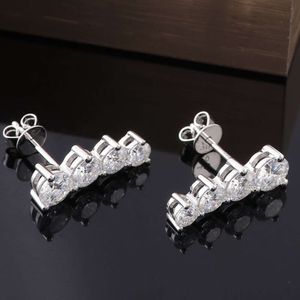 ICE OUT VVS RUND STERATION CUT DIAMOND MOISSANITE STUD EARRINGS FÖR KVINNOR 10K 14K 18K VIT GULD BRIDAL