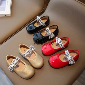 Sneakers 2024 Autumn New Soft Sole Small Leather Shoes Fashionable and Cute Childrens Princess Lacquer Velcro Girl Baby H240507