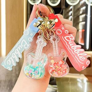 Keychains Analog Gitarrenform Flüssige Schlüsselbund niedliche schwimmende Fruchtfrüchte Blasen Bubble Perle Acryl Keyring Mini Musikinstrument Anhänger Geschenk