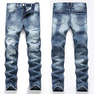 Jeans gränsöverskridande män rippade rakt vanliga jeans bomull rippade denimbyxor ljusblå plus storlek förstörda hål dagliga jeans J240507