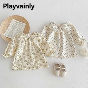 T-shirts koreansk stil vår baby flicka söt blus blommig tryck ruffle krage lång ärm pullover skjorta mode barn kläder h240507