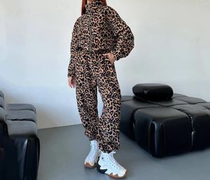 Kvinnors tvådelade byxor Fall/Winter Leopard Print Suit mode tvådelar långärmad zip topp cardigan raka byxor cinched manschetter