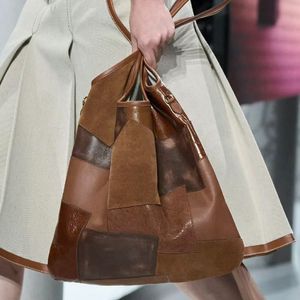 Miui Ivy Leather Bag läder lapptäcke canvas miumiubag kvinnor axel tootbag svart karamell mocka hobo handväska