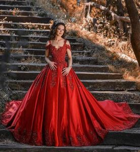 Senaste design Red African Ball Gown Wedding Dresses Off the Shoulder Neck Luxury Lace Appliqued Bridal Gowns Robe de Mariage3912102
