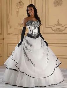 黒と白のゴシック様式のウェディングドレス2024ノースリーブの恋人ネックコルセットフロアレングスブライダルガウンレースアップリケヴィンテージブライドベスティドデヴィア