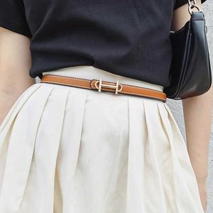 Другие модные аксессуары H-Button PU Belt с двусторонним использованием женского модного набора аксессуаров роскошные бренды маленький пояс J240506