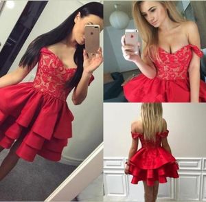 Ruffles Tiered Red Short Homecoming Dresses 2019 Cheap Off Sluldersアップリキングミニ卒業カクテルドレス