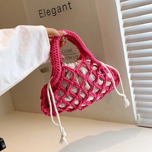 Handgjorda ihåliga vävda väskor för kvinna rep virkade handväskor mini stickning strandpåse bohemian mesh clutch fiske netto tote 240506