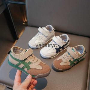 Sneakers dla dzieci buty do biegania 2024 Wiosna i jesień Nowa moda Middle Big Relcro Sports Casual Korean Edition Mens H240507