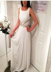 2016 White Prom -klänningar med pärlbältesapplikationer och rufsade trötta chiffongkjol Evening Party Gowns7575331
