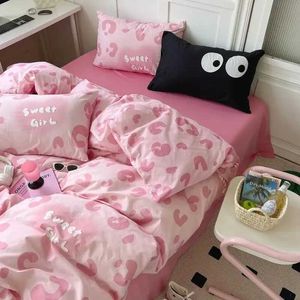 Set di biancheria da letto in stile coreano Sweet Girl da letto doppia regina 180x220 cm Pillowcase biancheria bianche da letto per bambini per adulti Cover del piumone J240507