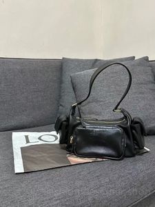 Hochwertige Designer -Tasche Mui Bag Unterarm Pocket Bag Leder süßes kühles Leder Praktische Handtasche Handtasche mit dunklem Multi -Taschen -Design für Frauen mit würzigen Mädchen