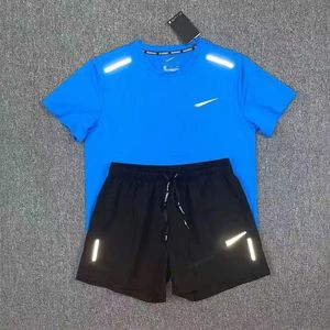 Kısa Erkekler Spor Giyim Yaz Tasarımcısı Kadın Spor Giyim Camiseta Futbal Crisp Şort ve T-Shirt Setleri Nefes Alabilir Hızlı Kuru Koşu T-Shirt