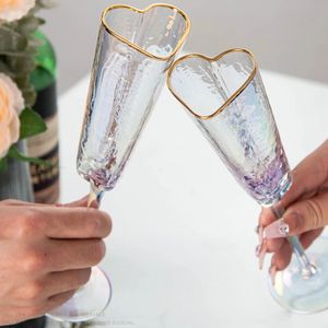 Fashion Golden Rimmed Heart Shaped Glass Goblet Hållbart vindryck för Home Party Club 240429