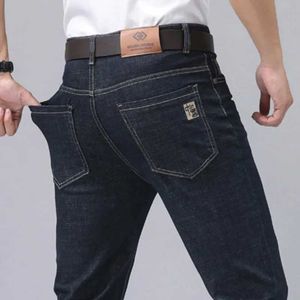 Mäns jeans denim Nya herr jeans elastiska affärer raka mode långa byxor ny ankomst bekväma dagliga byxor svartblå byxor y240507