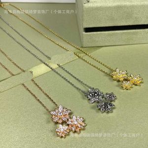 Designer Van Clover Necklace Snowflake Three Flower Full Diamond Womens Light Luxury Valentines Day Gift