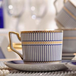 패션 도자기 커피 컵 및 접시 슈퍼 흰색 뼈 차이나 블루 라운드 디자인 커피 컵 세트 한 컵 1 개의 접시 신제장