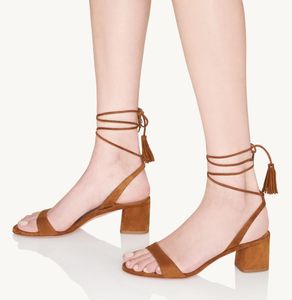 Италия лето женщины Aquazzura Alu Sandals Shoes Shoes Tassel Trimmed Block Heels Heals Lebede Lady Lady Gladiator Sandalias Eu35-43