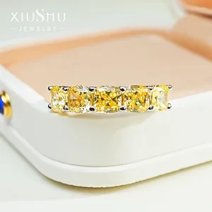 Ringos de cluster leves travesseiros de luxo leve em forma de diamante amarelo de diamante 925 anel de linha prateada incrustada com corte de alto carbono Radian