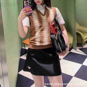 Skirts Designer Pra's 24 New Women's Triangle Logo Contrast Leather Bright Face Short Skirt Half Casual City VF7G