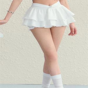 Saias 2024 Mulheres de verão Moda japonesa Canda alta Diamante casual Branco Doce Flor Mini -saia Calças de segurança Bolo de duas camadas