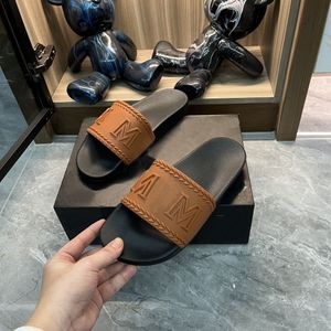 Herrkvinnor Summer Sandals Beach Slide Home Slippers Black White Flat Scuffs Sliders mode läder gummi skor mönster sandal alla matchar med ruta btheqso 2024