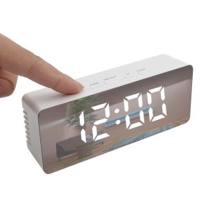 Saatler Dijital LED Ekran Tablo Saat Ev Dekorasyon Termometresi USB ve Pil Çalışan Masaüstü Çalar Saatler