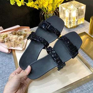 Designers Mulheres chinelas de luxo Double Jelly Chain Slippers Moda de verão usando sandálias de fundo liso tamanho 35-40