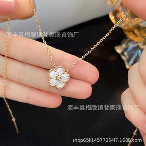 Fashion Van V Gold Four Leaf Grass Necklace Fritillaria Plum Blossom Lucky Ear Studs Pendant Womens Agate Multi Flower Bracelet i With logo