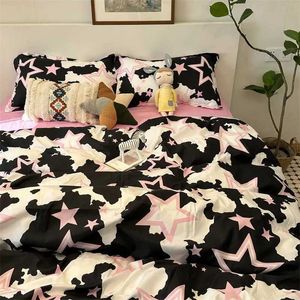 Set di biancheria da letto in stile alla moda biancheria da letto nera rosa fiore morbido giù per copripiumino cuscino piatto foglio piatto set di biancheria a doppio letto a doppio letto j240507