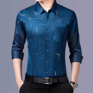 Camisas de vestido masculinas da ITK4 masculino casual e elegante camisa estampada de trenó longa e não resistentes a rugas e resistentes a rugas Top D240507