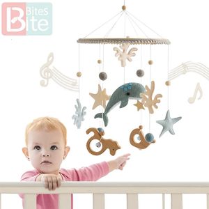 Baby Mouse Toy Mobile 0-12 Monate Holzgeborener Musikbox Unterwasserwal Bell Hanging Toy Ständer Baby Crib Toy 240426