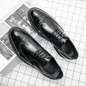 Casual skor eleganta män äkta läder oxford spänne rem kontor klänning bröllop brun brogue pekade tå formell sko