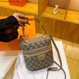 مصمم Brand Brand Street Style Womens Bag 2024 New Water Bucket Crossbody Spring and Autumn High Lead Western Wester