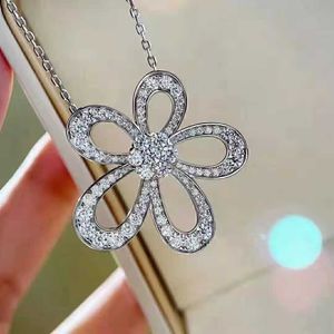 Fashion Van Big Flower Necklace 925 silver plated 18K golden sun petal shaped platinum full Diamond Pendant clavicle chain female With logo