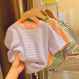 Childrens Shortsleeved Boys Girls 2024 Sommer gestreiftes T -Shirt Baby Dünnschnitt Halbschild mit Boden Hemd Casual Wear 240416