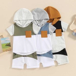 Roupas conjuntos de roupas infantis para crianças meninos meninos de verão de manga curta com capuz de retalhos de retalhos de tração de tração contraste shorts de cor H240507